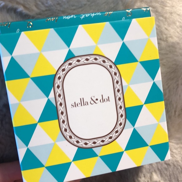 NWT Stella & Dot Love Hoop Earrings - Picture 4 of 4